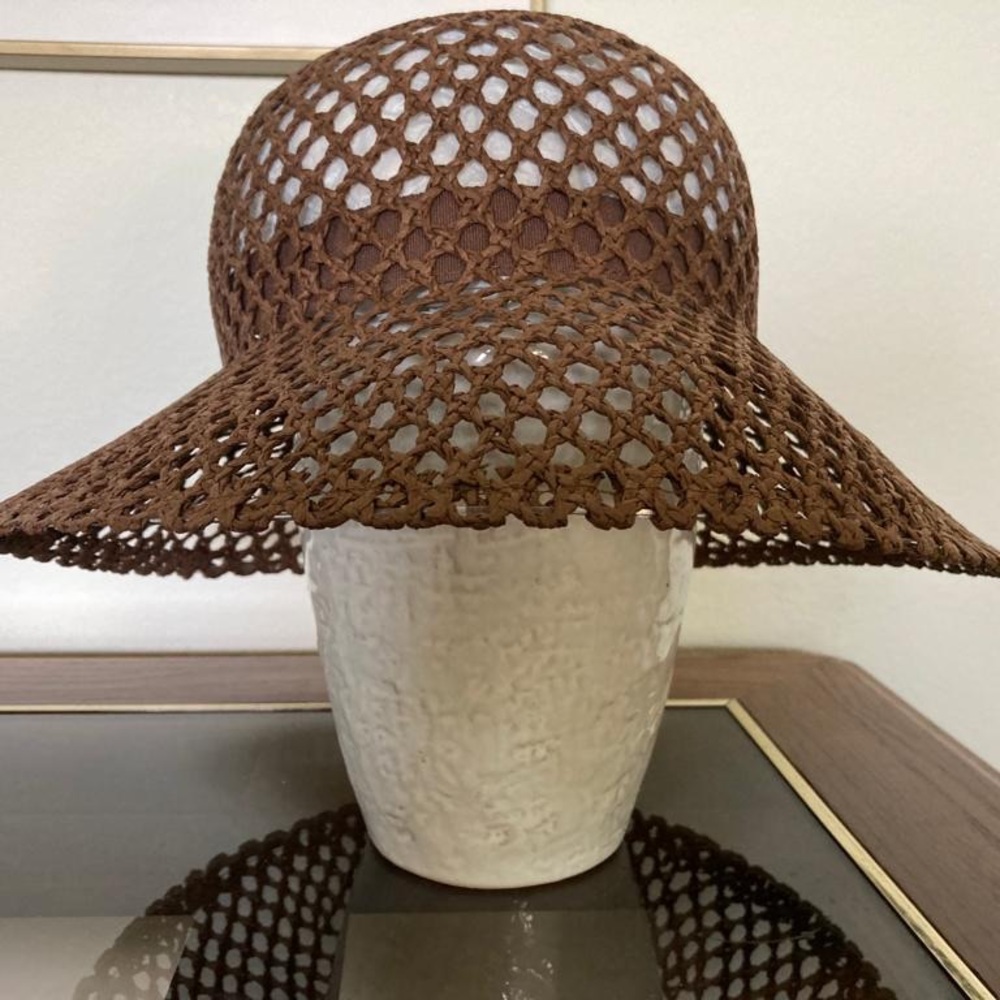 Straw Princess Hat, firm but not stately, to attend any event! - Picture 2 of 5